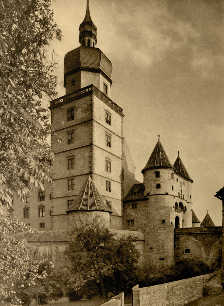 Würzburg. Festung Marienberg. Michaelsturm mit Scherenbergtor