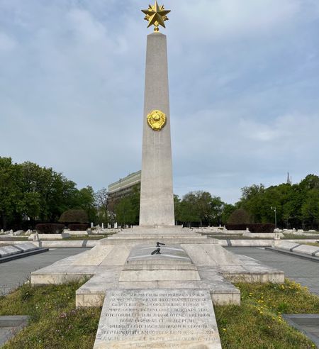 Soviet Memorial, Kerepesi Cemetery, Budapest (Photo: Christine Varga-Harris)